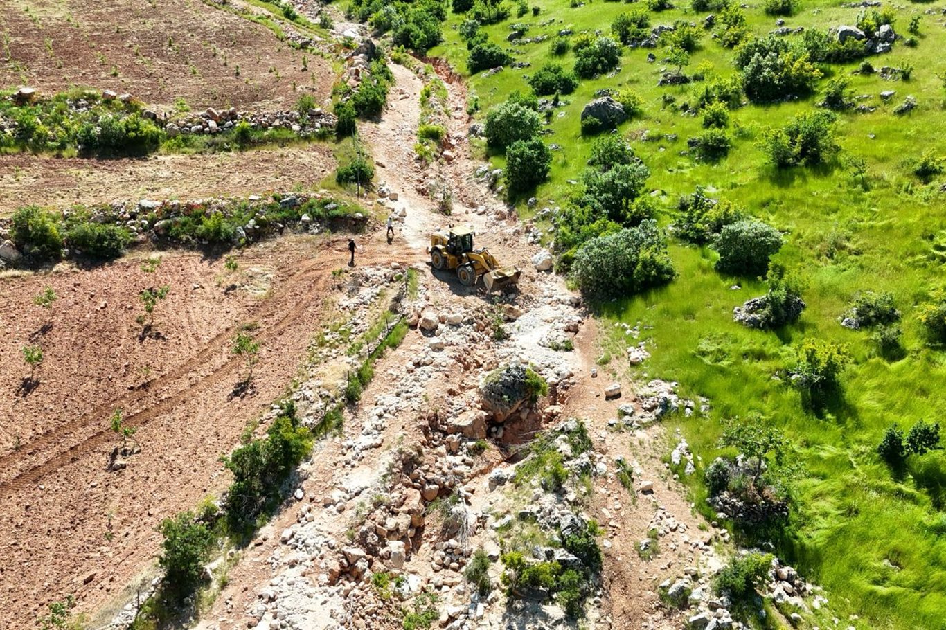Siirt'te tarımsal üretim yollarında çalışmalar sürüyor