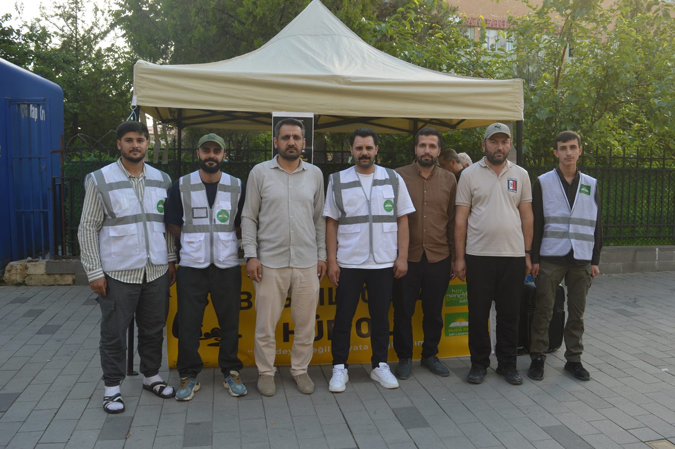 HÜDA PAR'dan uyuşturucuya karşı farkındalık standı: "Bağımlı olma, hür ol"