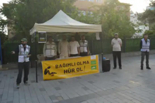 HÜDA PAR'dan uyuşturucuya karşı farkındalık standı: Bağımlı olma, hür ol