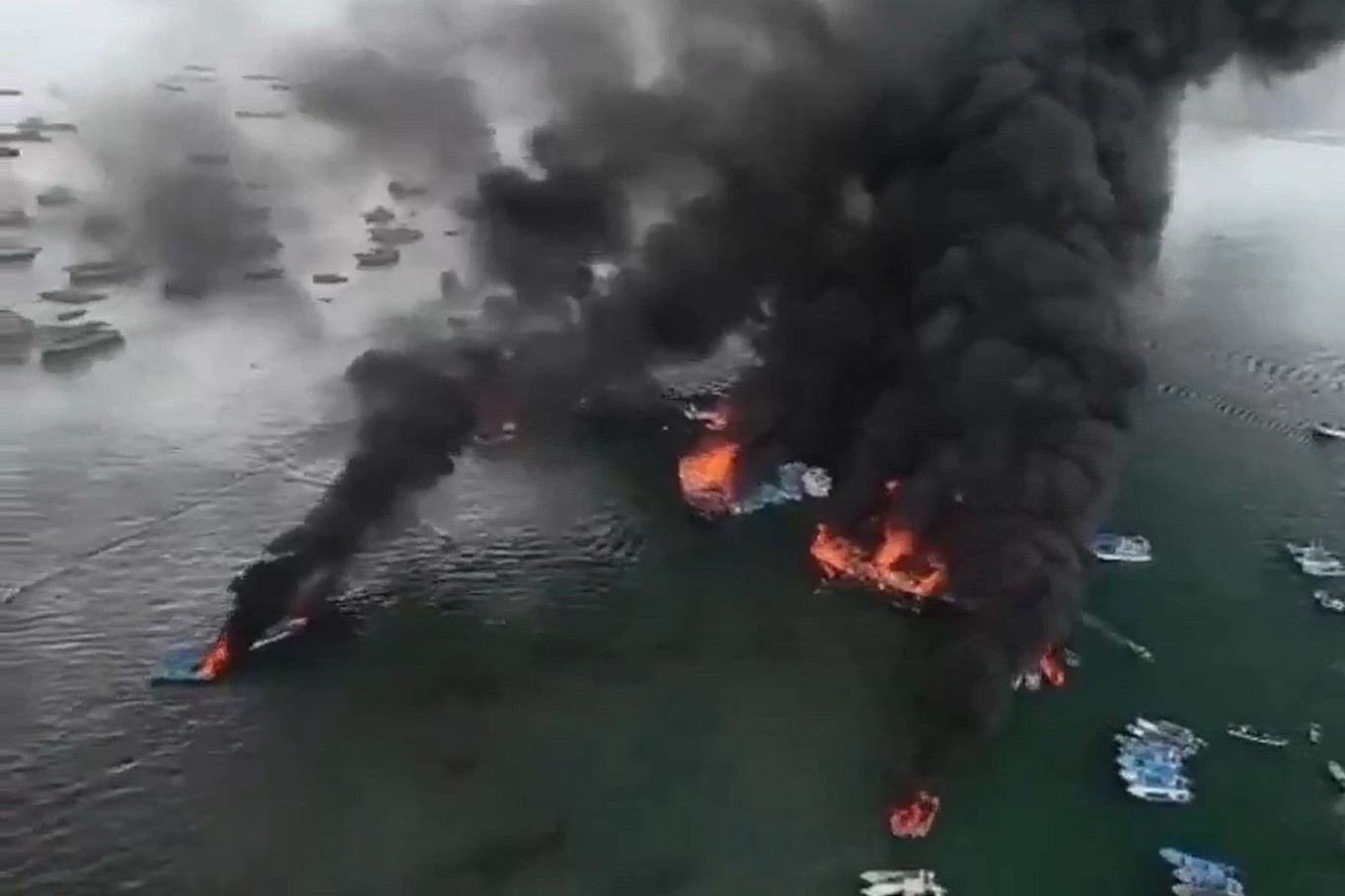 Massive fire destroys dozens of fishing boats at Ecuador’s Manta port