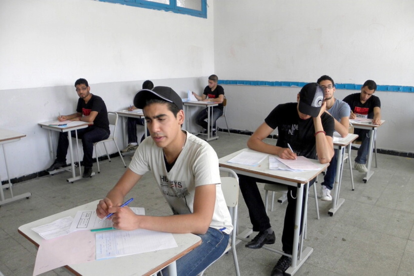 تونس.. إحالة 14 شخصاً إلى السجن في قضية تسريب أسئلة البكالوريا