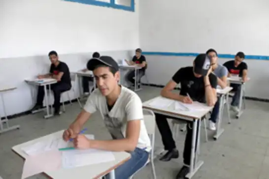 تونس.. إحالة 14 شخصاً إلى السجن في قضية تسريب أسئلة البكالوريا