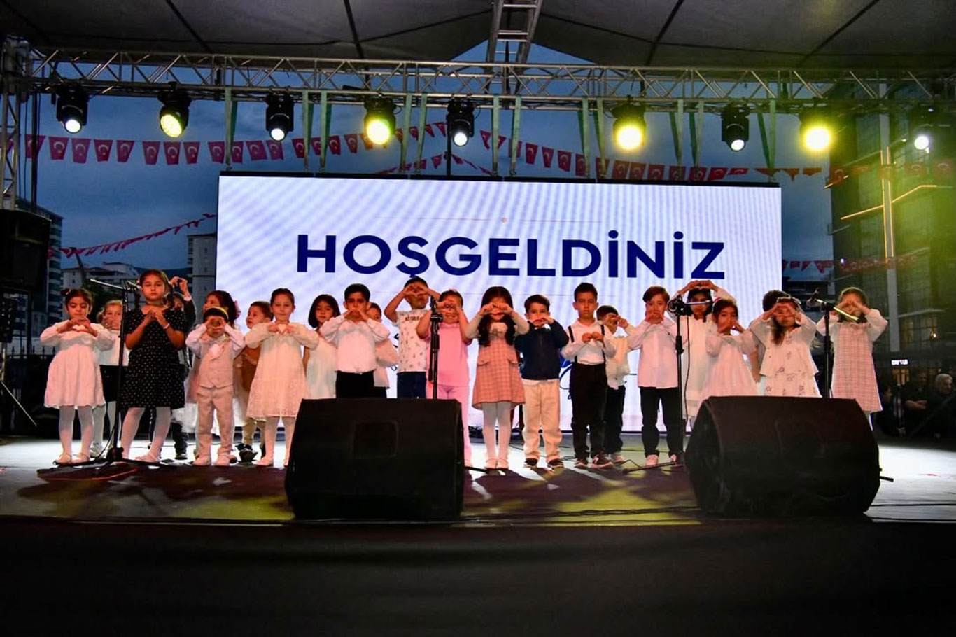 Malatya'da düzenlenen ilahi konserine yoğun ilgi