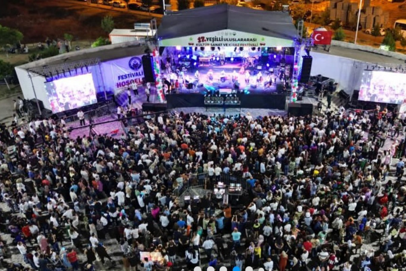 Mardin'de belediyenin kaynaklarıyla düzenlenen "Kiraz Festivali"ne tepkiler sürüyor