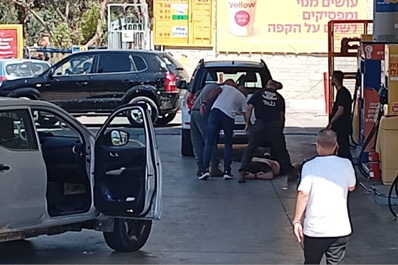 Settler killed, several injured in multi-location shooting near Qalqilya in occupied West Bank