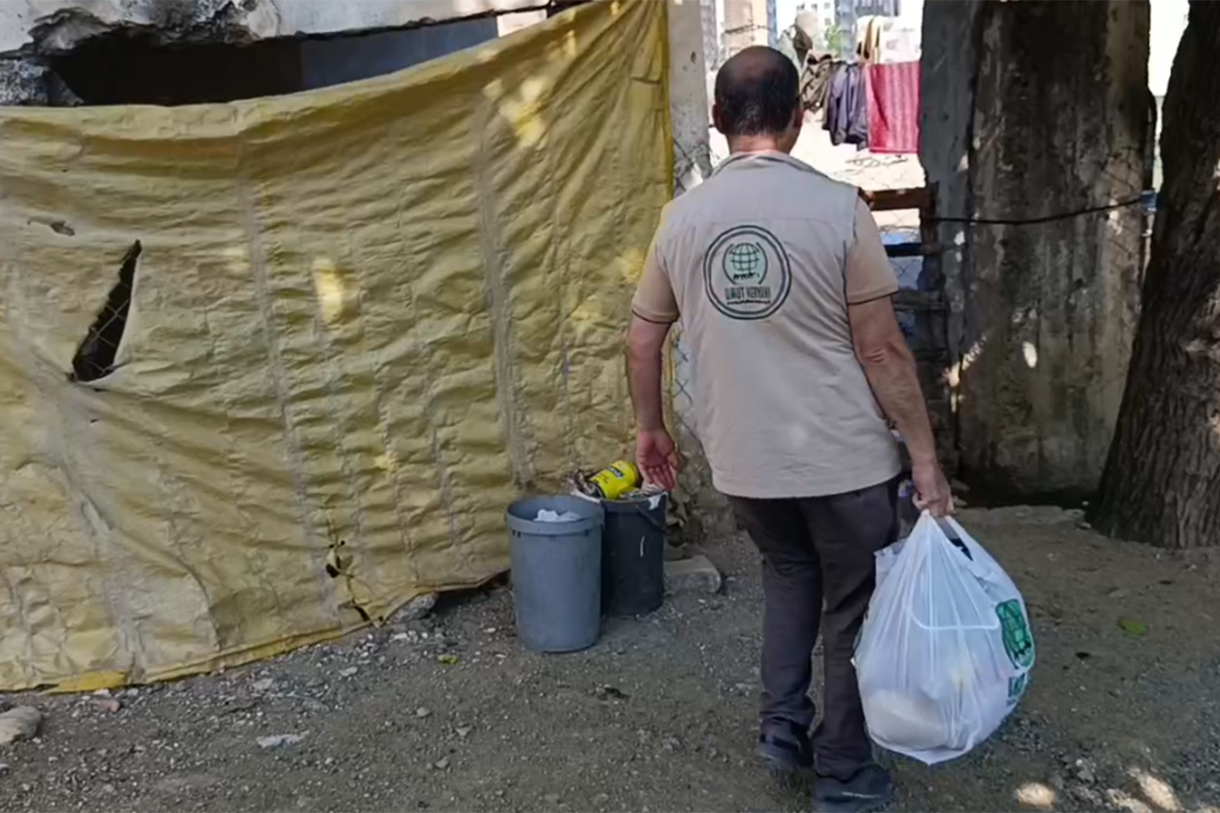 Umut Kervanı Hatay Derneği ihtiyaç sahibi ailelere yardım ulaştırdı