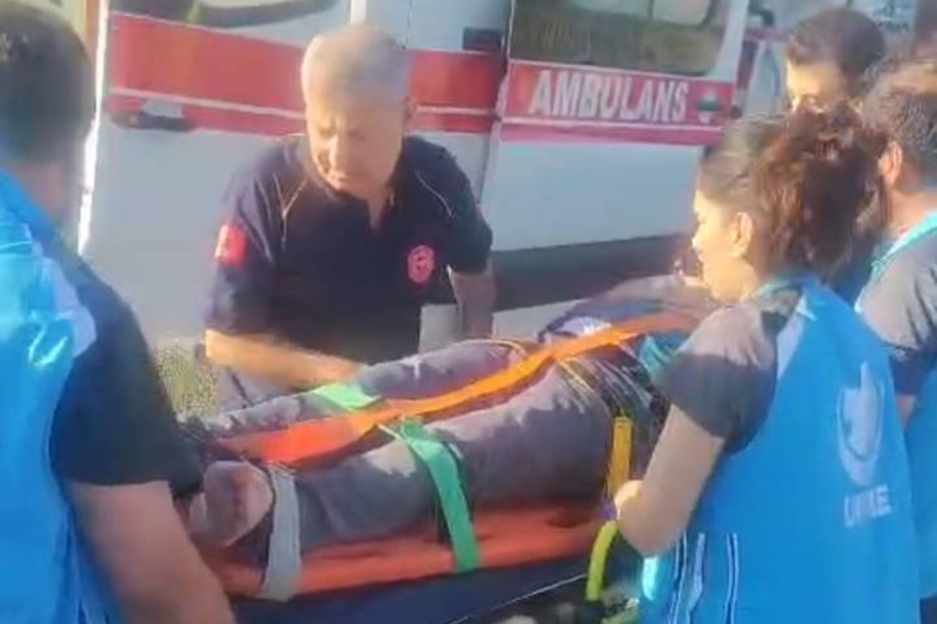 Malatya'da hafif ticari araç devrildi: 2 yaralı