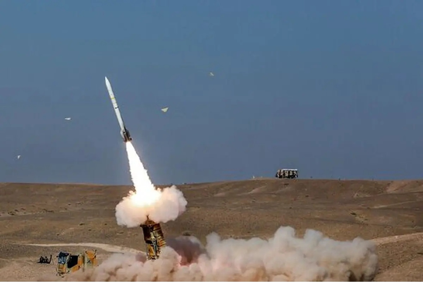 Devrim Muhafızları siyonistlere ait petrokimya tesisini hedef aldı