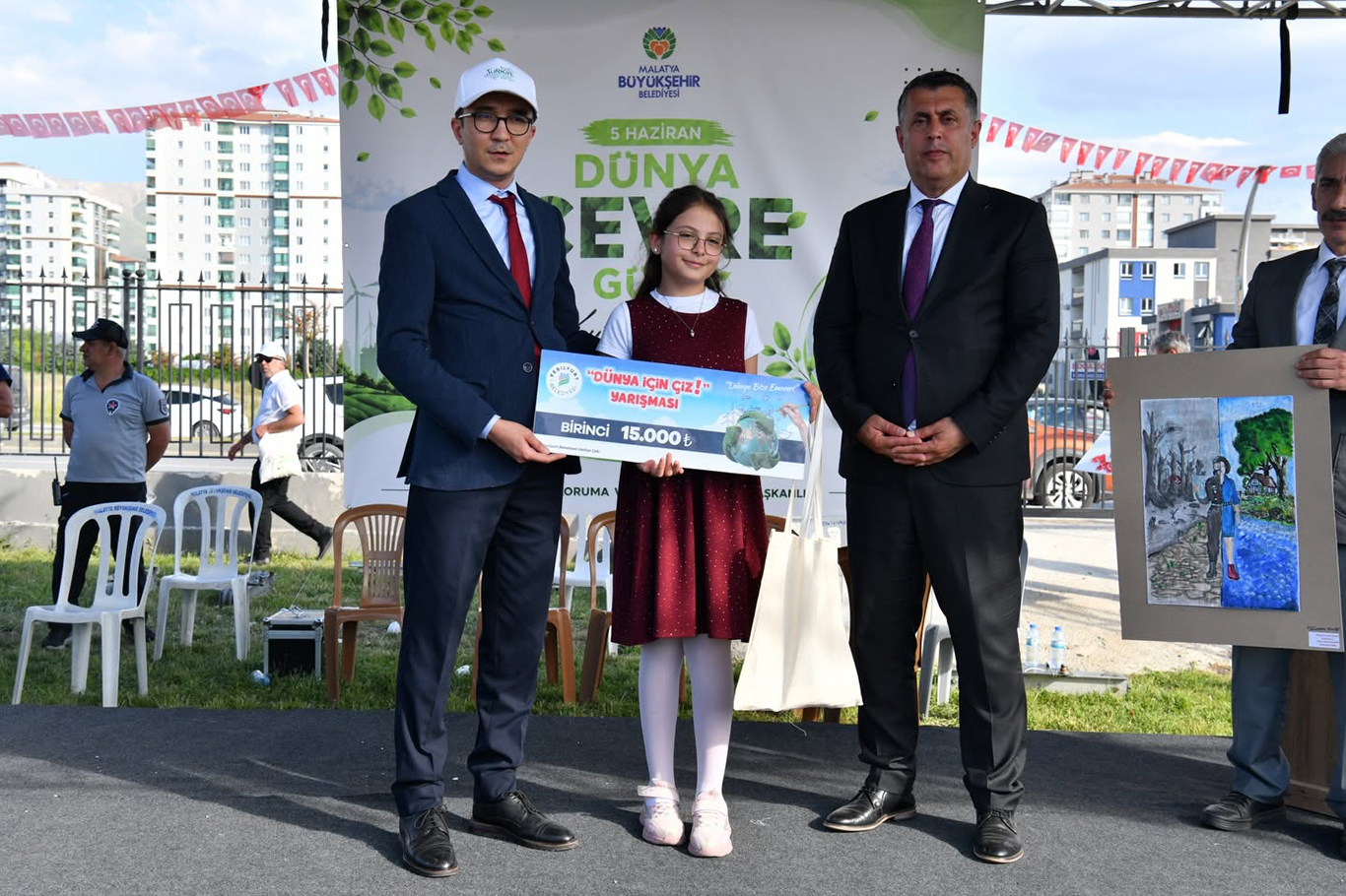 Malatya'da öğrenciler, 48 bin atık pil toplayarak 196 bin metreküp toprağı kurtardılar