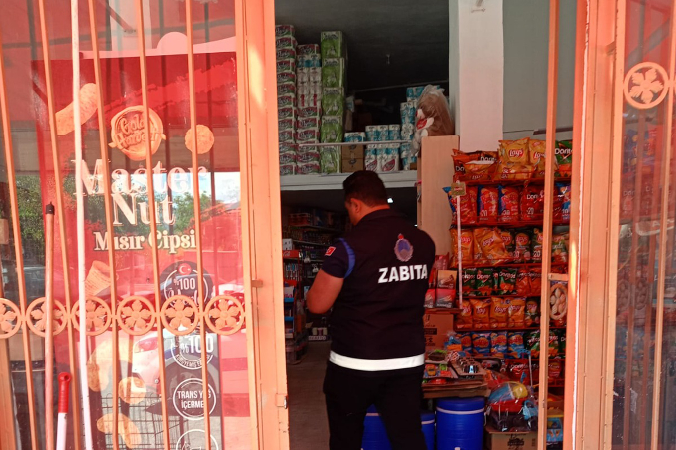 Malatya'da market denetimlerinde tarihi geçmiş ürünlere el konuldu
