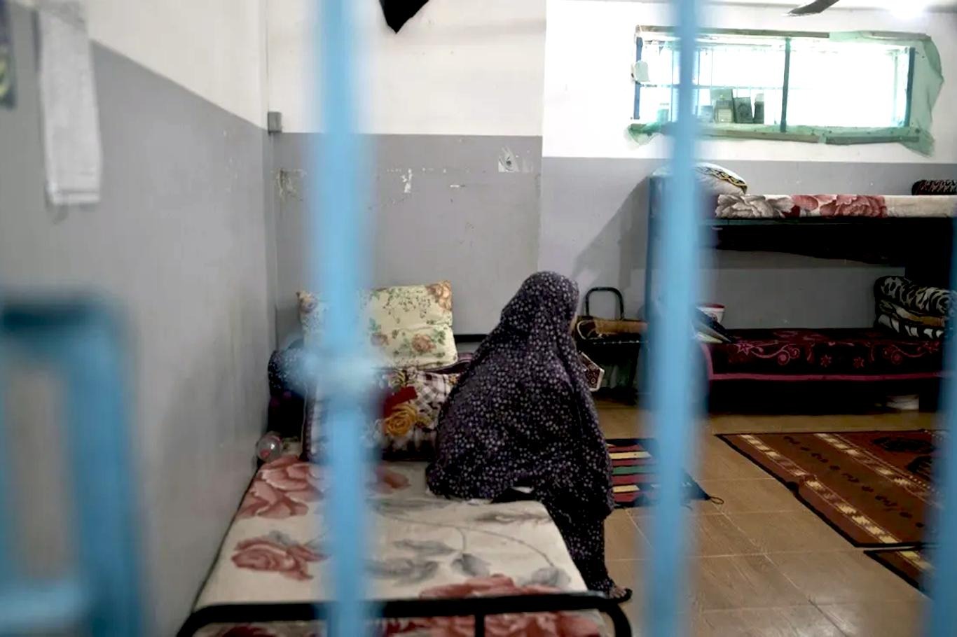 إدارة سجن الدامون تصادر ثياب الصلاة الخاصة بالأسيرات الفلسطينيات
