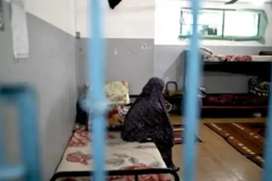 إدارة سجن الدامون تصادر ثياب الصلاة الخاصة بالأسيرات الفلسطينيات