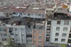Esenyurt'ta 4 binaya sıçrayan çatı yangını kontrol altına alındı