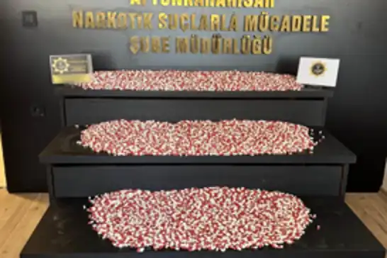 Afyonkarahisar'da şüpheli kargoda 16 bin sentetik ecza yakalandı