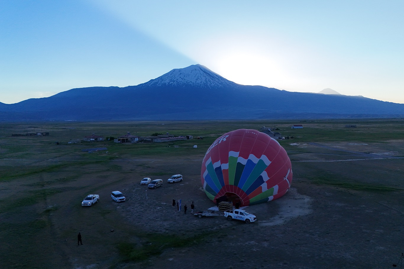 Doğubayazıt semaları sıcak hava balonuyla renklendi