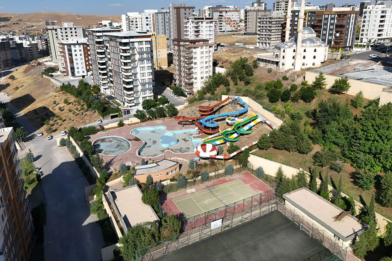 Şanlıurfa'nın Karaköprü ilçesinde uzun süredir atıl durumda bulunan Yaşam Park