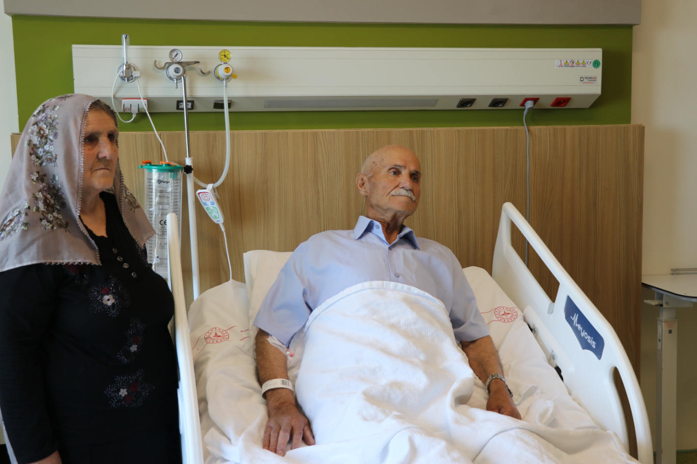 Gaziantep'te 77 yaşındaki hastanın karaciğerinden 13 santimetrelik tümör çıkarıldı