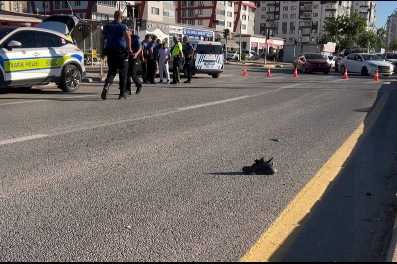 Yaya geçidinde otomobilin çarptığı kadın hayatını kaybetti