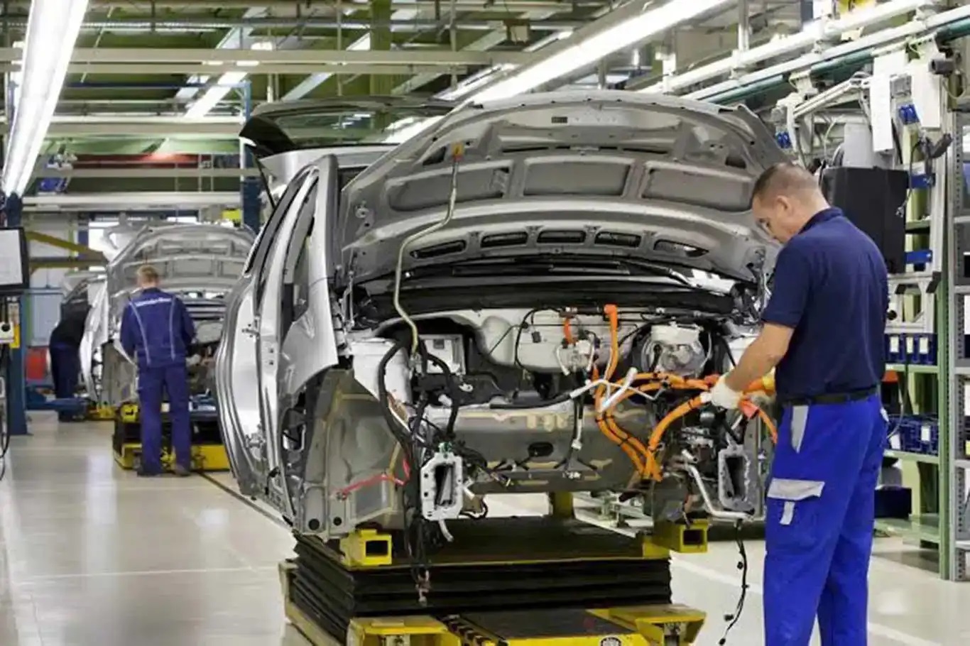 Türkiye's industrial production flat year-on-year in May, declines 2.9% monthly