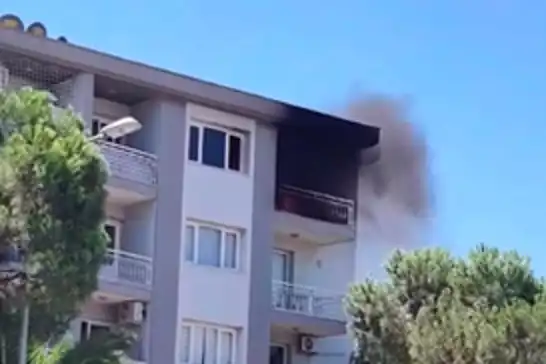 Menderes'te emniyet lojmanlarında yangın