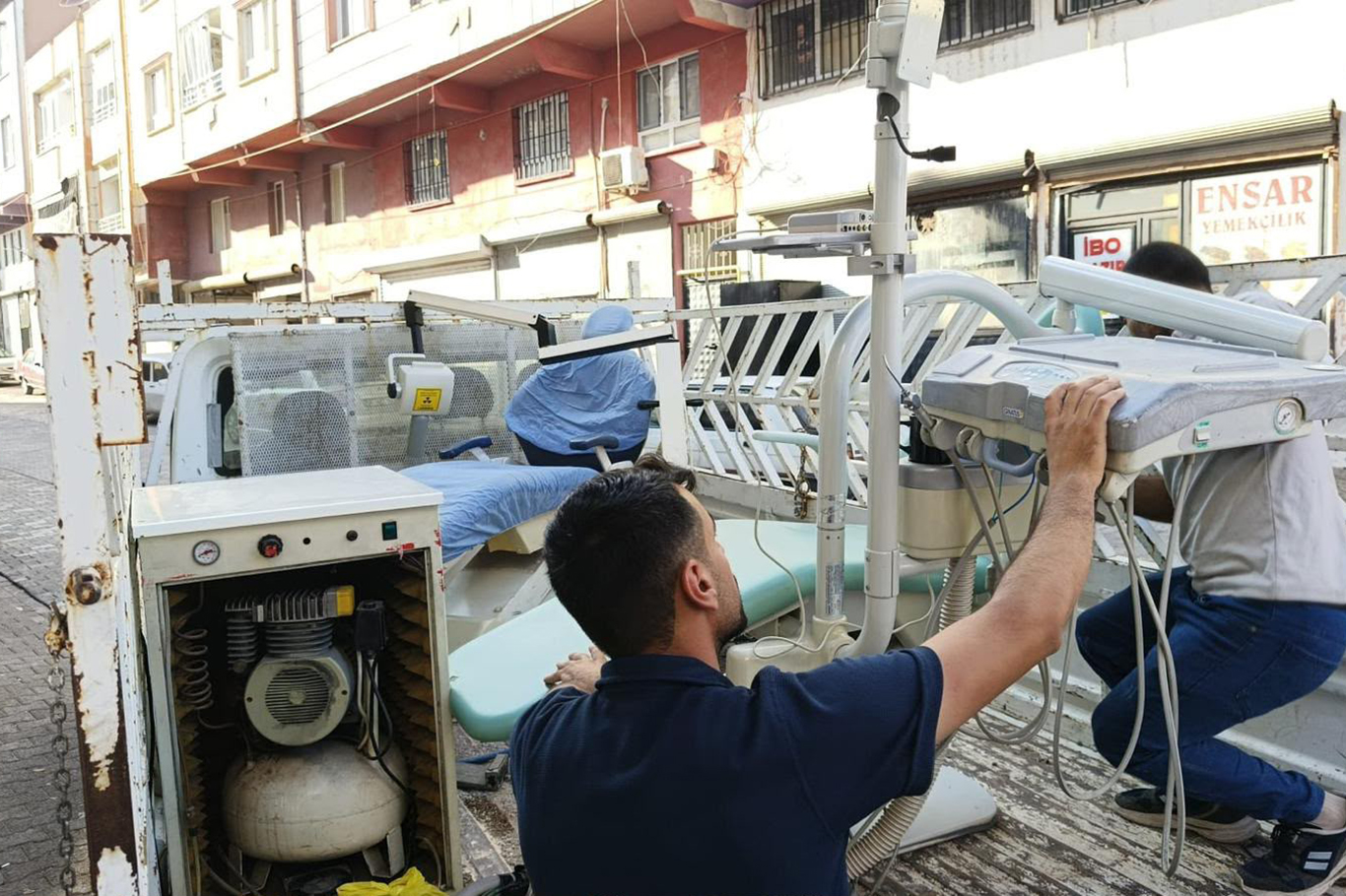Ruhsatsız diş tedavisi yapılan iki iş yeri mühürlendi