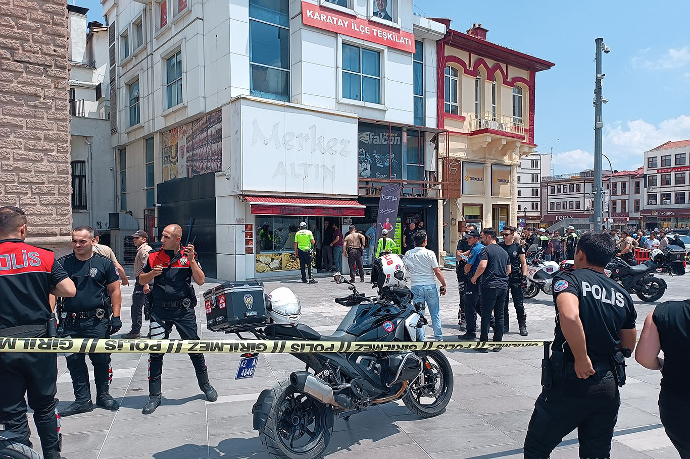 Konya'da kuyumcuda silahlı soygun girişimi iddiası: iş yeri sahibi yaralandı