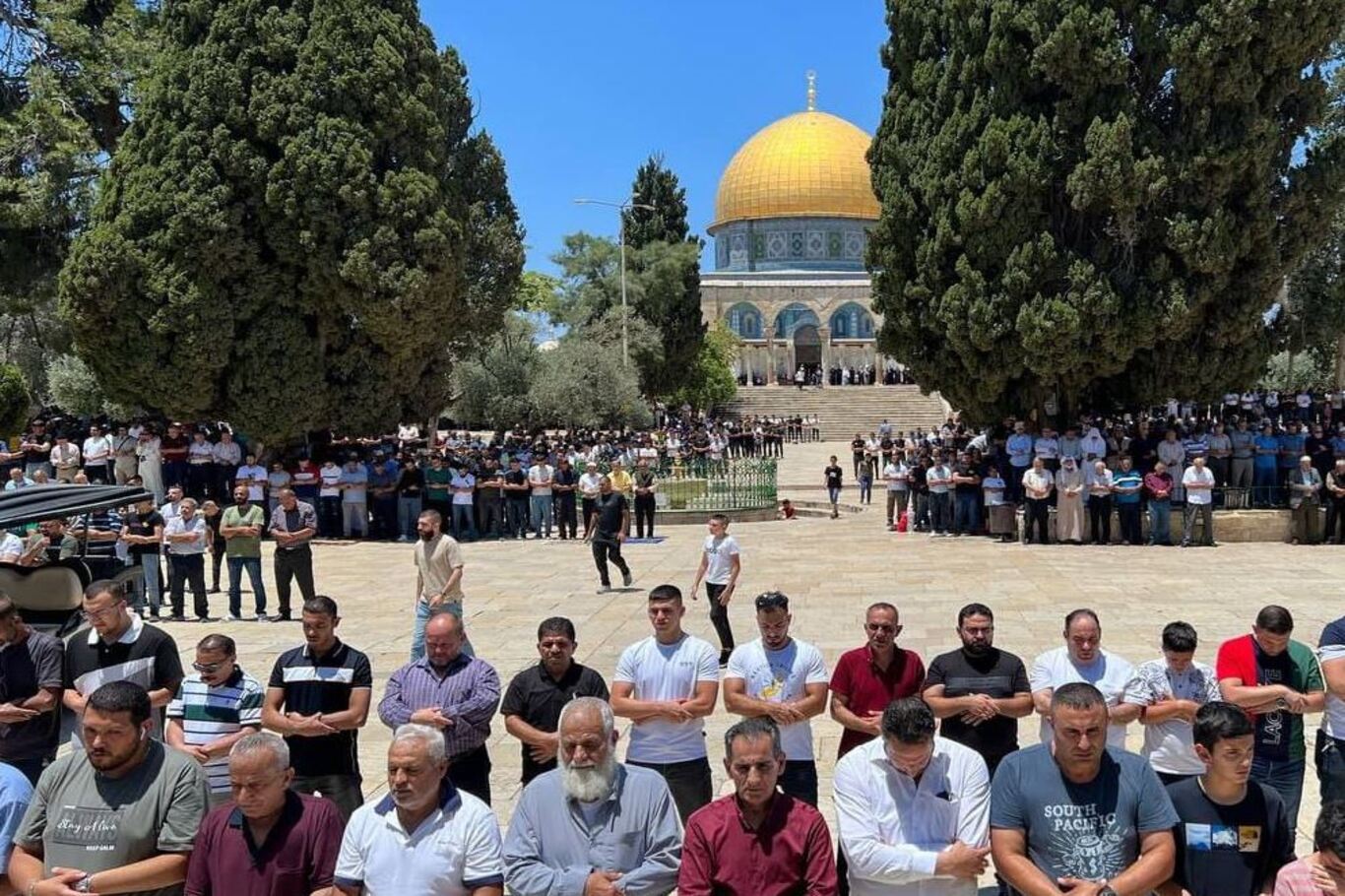 Over 70,000 Palestinians defy Israeli restrictions to perform Friday prayers at Al-Aqsa Mosque