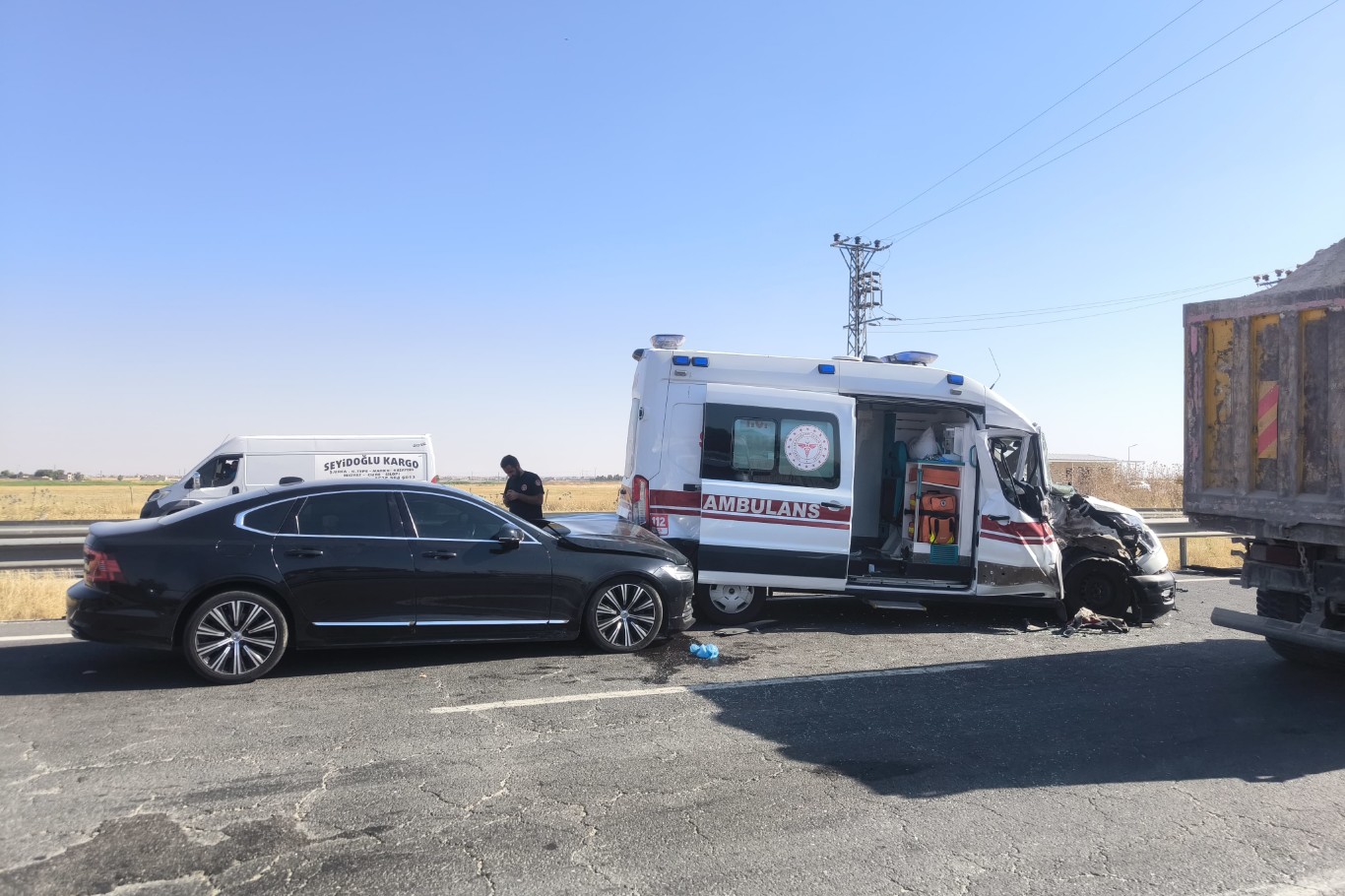 Mardin'de tır ile ambulans çarpıştı: 2'si sağlık personeli 3 yaralı
