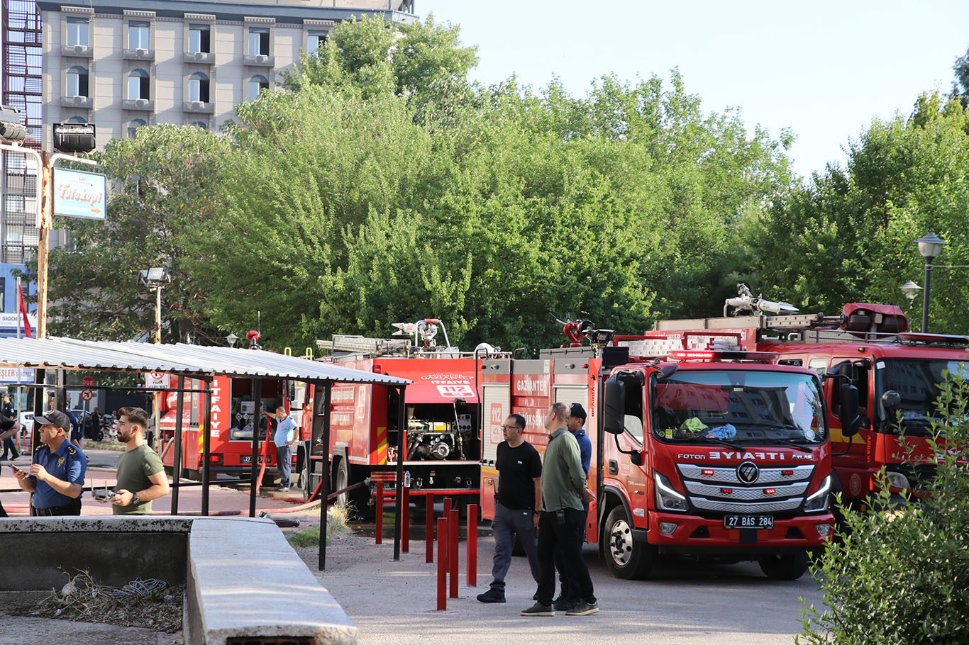 Gaziantep'te Halı Sarayı İş Merkezi'nde yangın