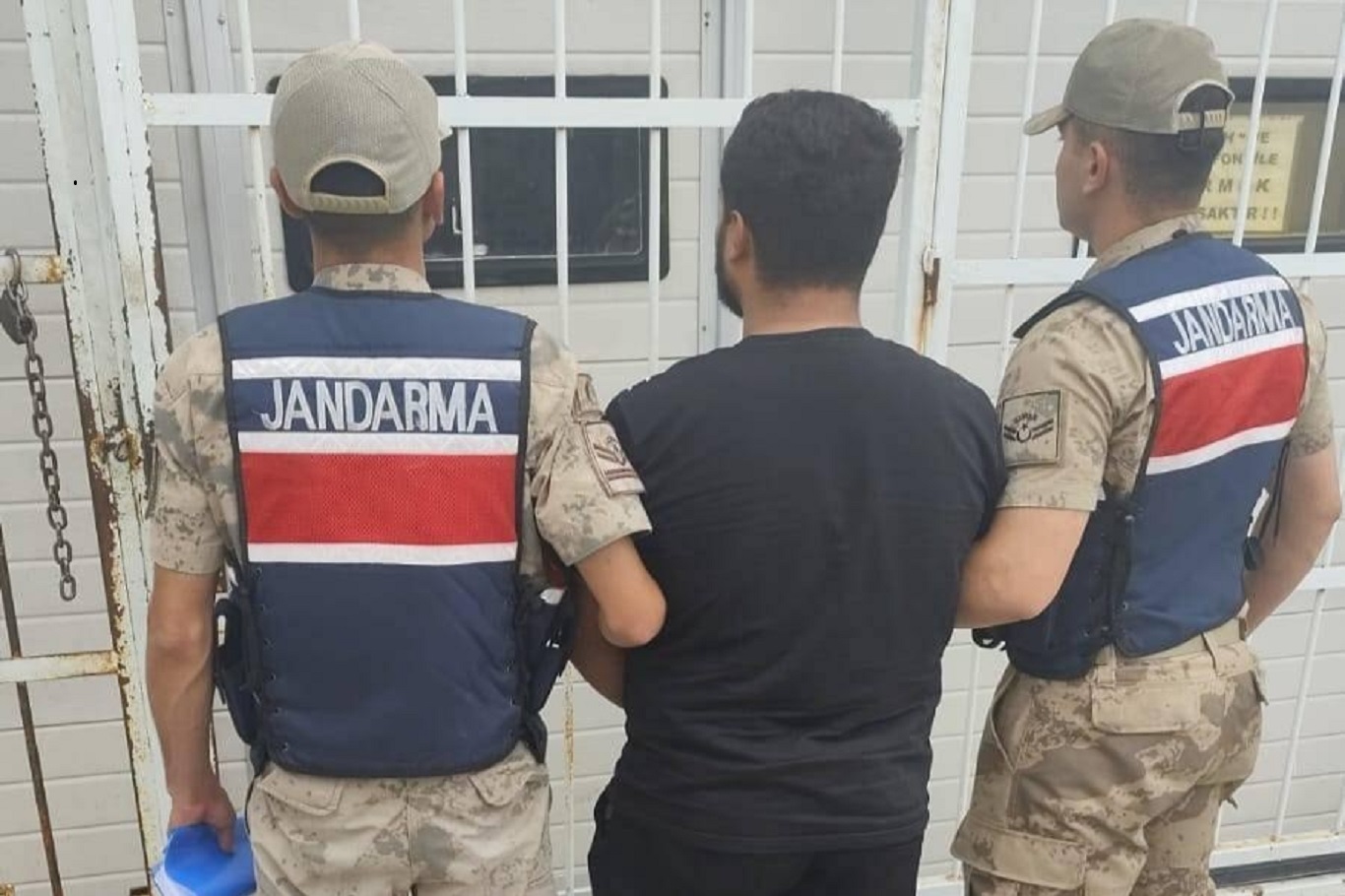 Şanlıurfa'da hırsızlık suçundan aranan hükümlü yakalandı