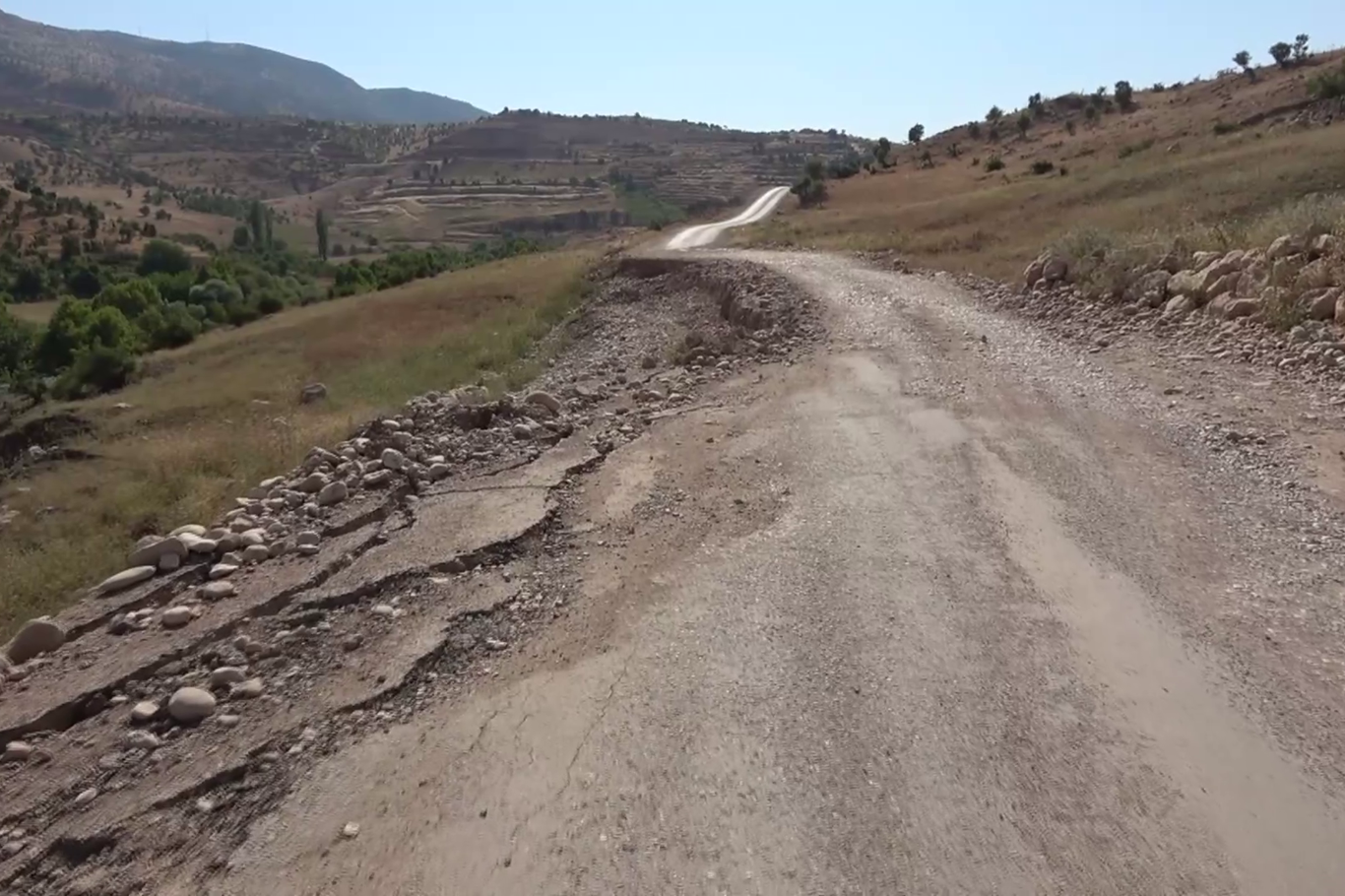 Vatandaşlardan Zarova yolu tepkisi: Can güvenliğimiz yok