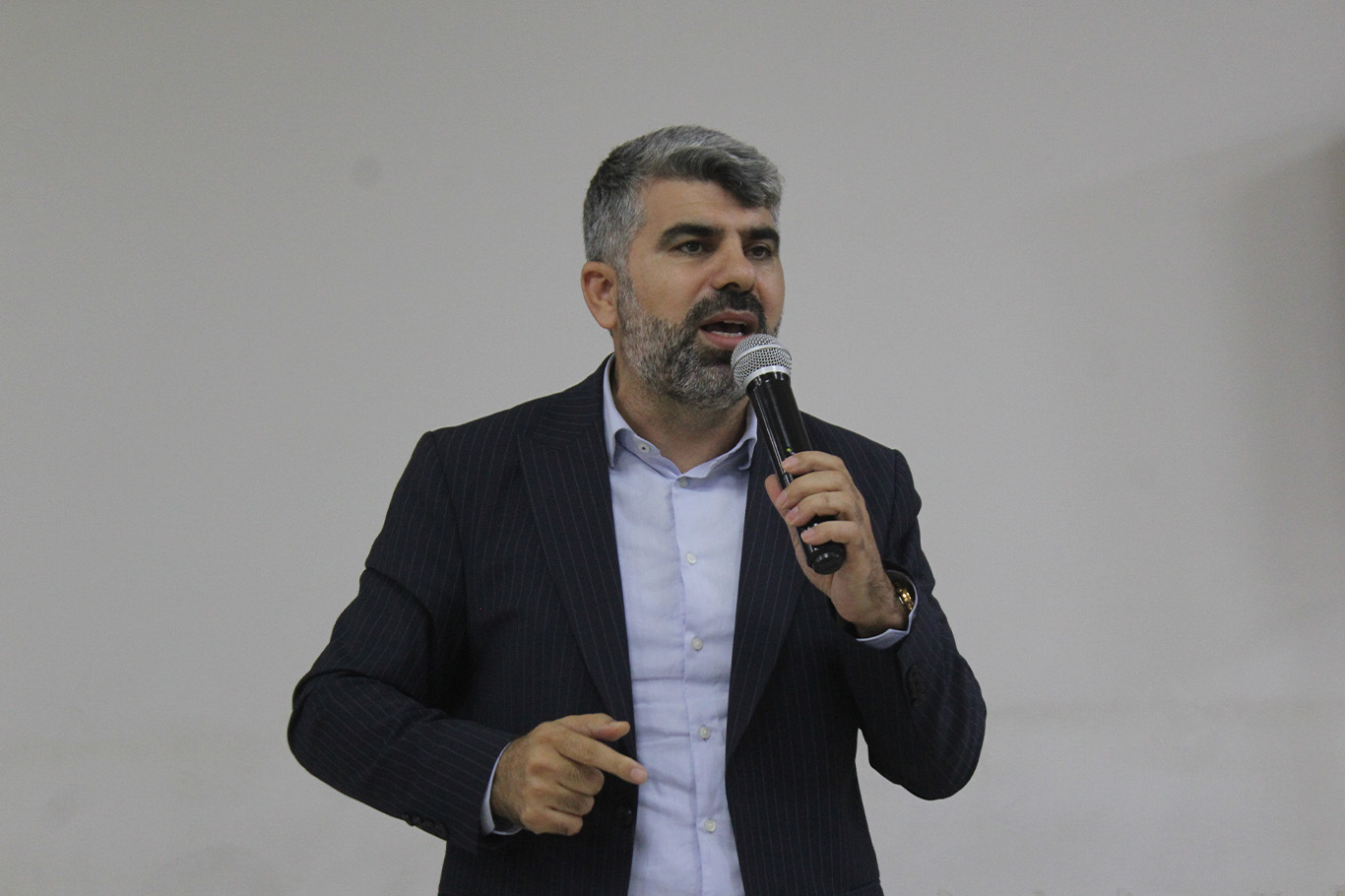النائب عن حزب الهدى يدعو إلى تسهيل زواج الشباب وحماية مؤسسة الأسرة