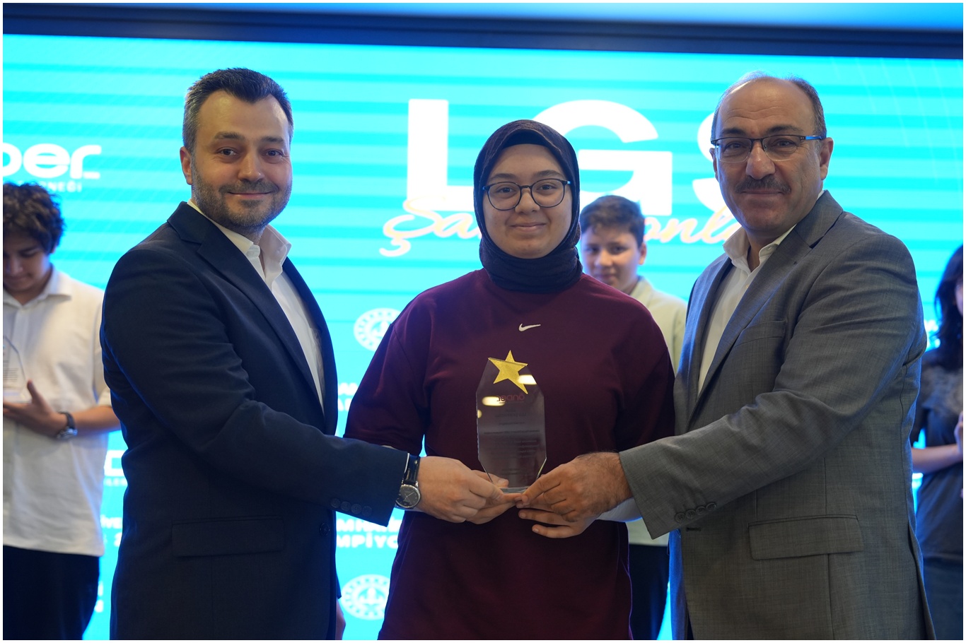 İmam hatipli LGS Türkiye birincilerine umre hediyesi