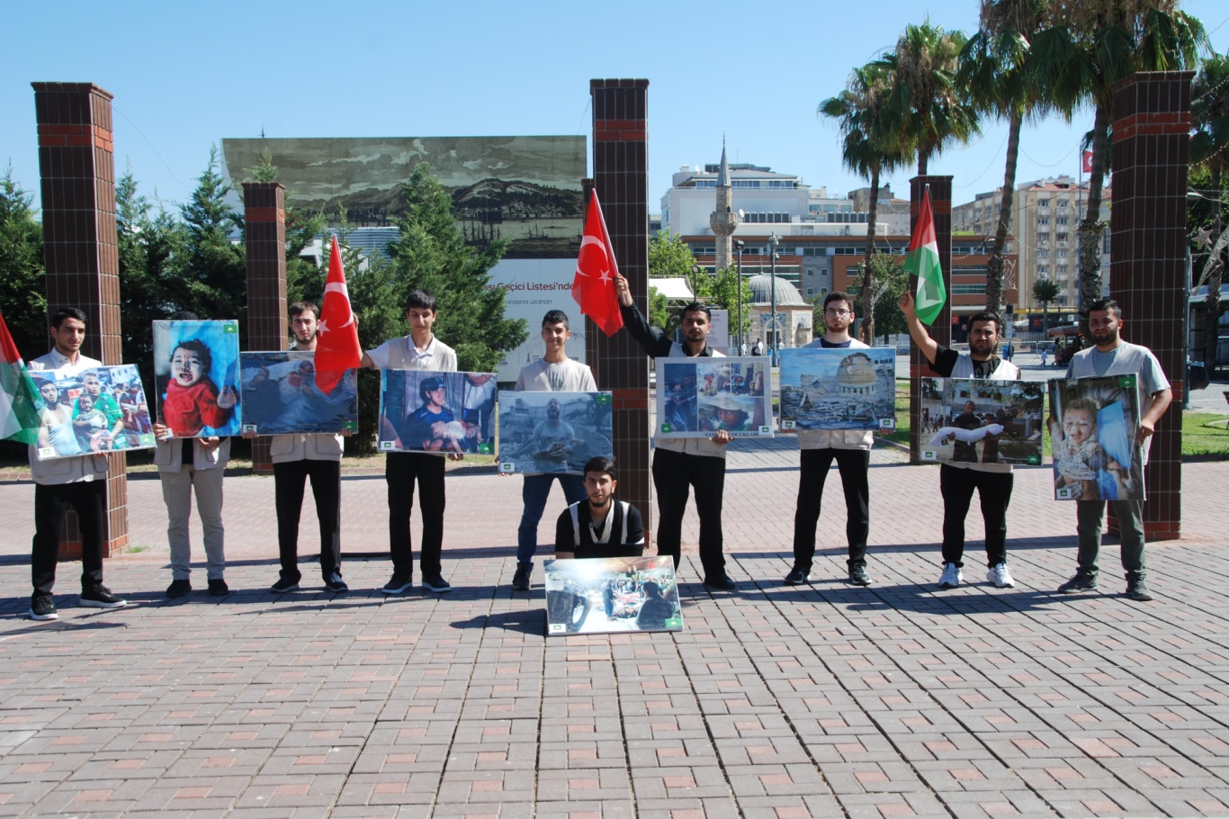 HÜDA PAR İzmir Gençlik Kolları'ndan Gazze için farkındalık etkinliği