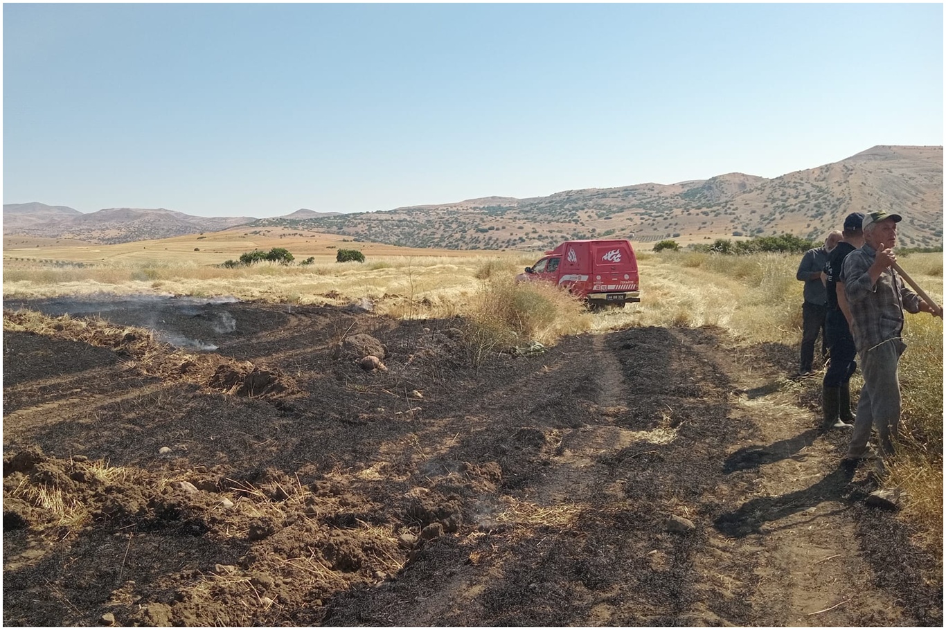 Malatya'nın Arguvan ilçesinde geniş alanda çıkan ekin yangını, itfaiye ekiplerinin müdahalesiyle kontrol altına alındı. Yangında maddi hasar oluştu.