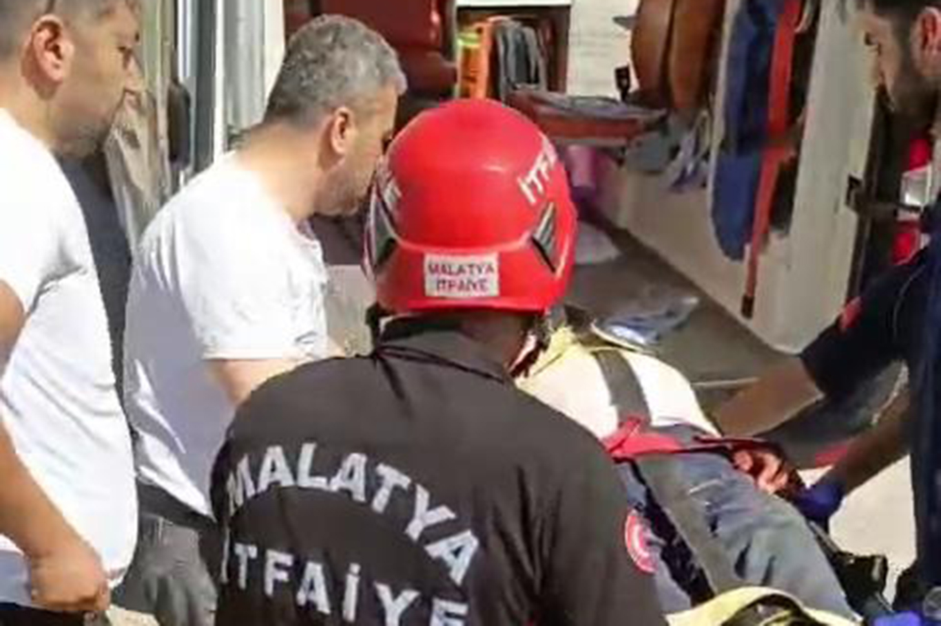 Malatya'da otomobil kayısı bahçesine girdi: 1 ağır yaralı