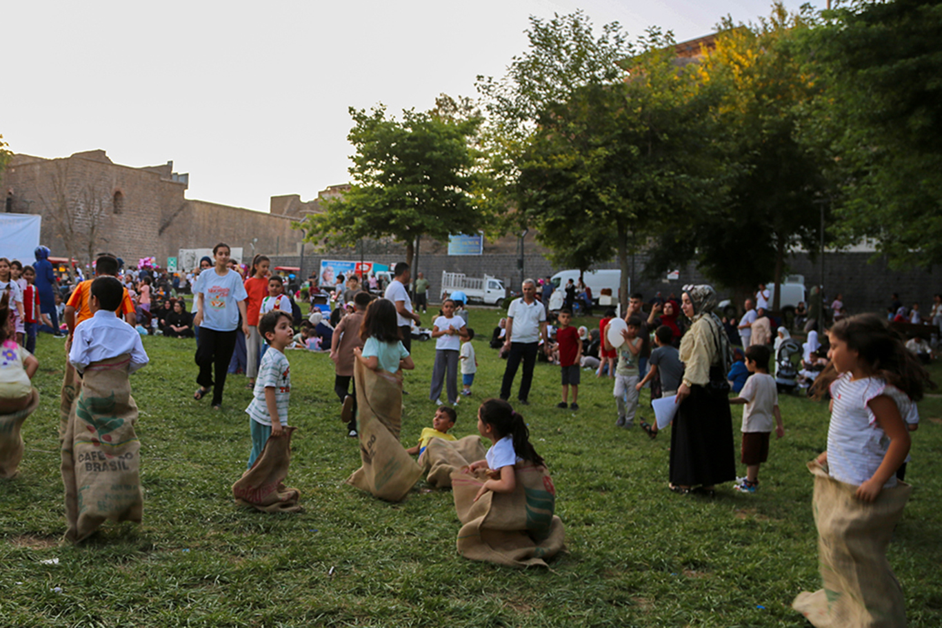 Davet ve Gençlik Hareketi'nin park etkinliğinde çocuklar ve aileler bir araya geldi 