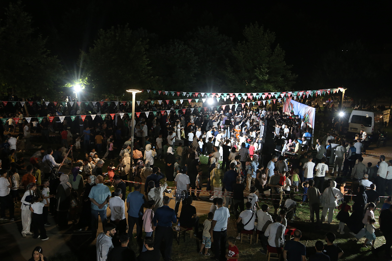 Davet ve Gençlik Hareketi'nin park etkinliğinde çocuklar ve aileler bir araya geldi 