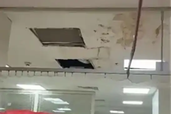 Siirt Eğitim ve Araştırma Hastanesi acil servisindeki paslı tavan tepkilere neden oldu
