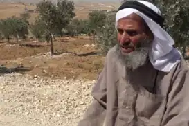 فلسطيني سبعيني يتحدى اعتداءات المستوطنين: لن أغادر أرضي وسأُدفن فيها