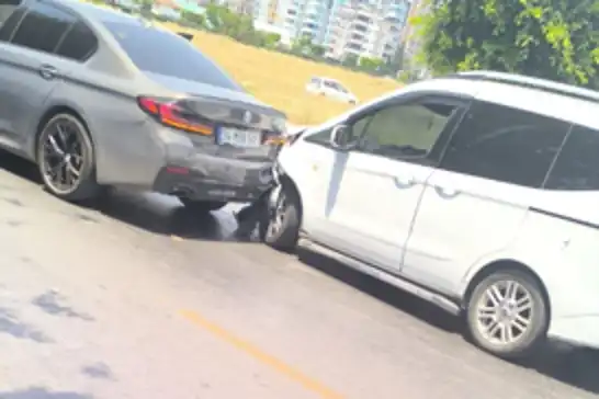 Mersin'in yenişehir ilçesinde maddi hasarlı trafik kazası