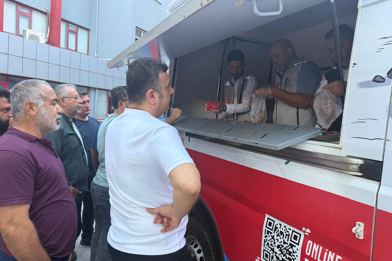 Gaziantep Yetimler Vakfı'ndan hasta yakınlarına kahvaltı ikramı