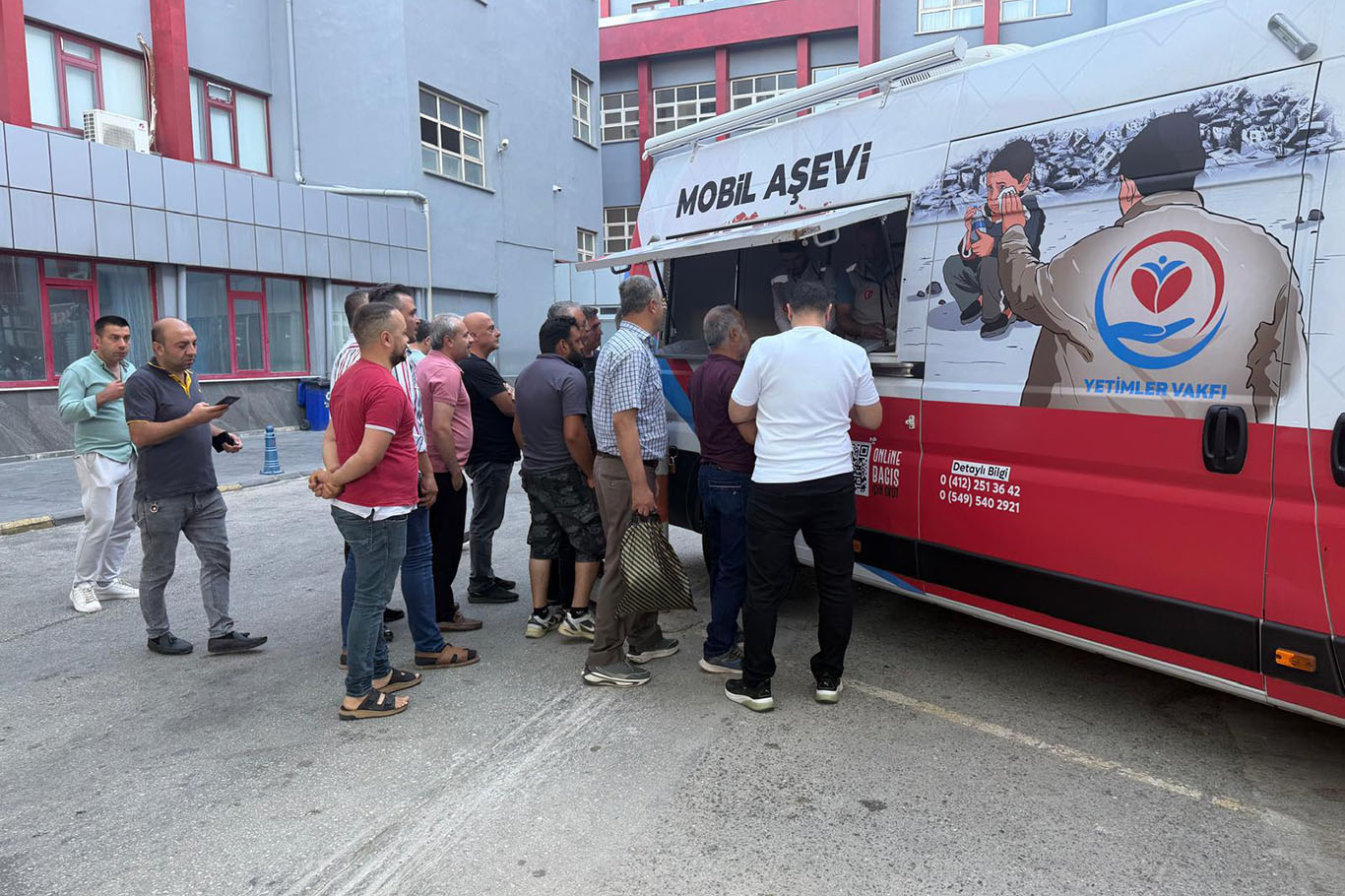 Gaziantep Yetimler Vakfı'ndan hasta yakınlarına kahvaltı ikramı