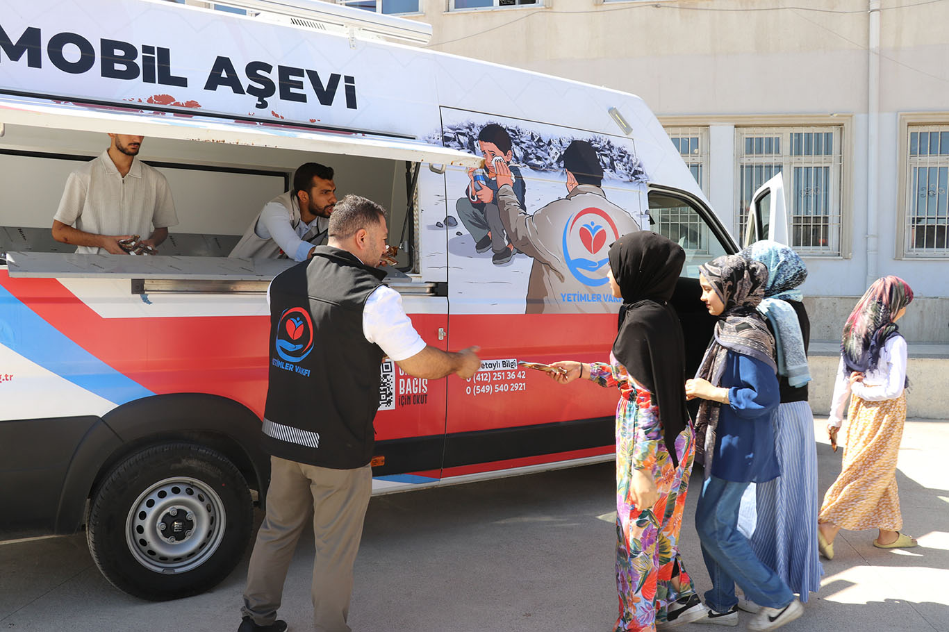 Gaziantep Yetimler Vakfı'ndan Kur'an kursu öğrencilerine dondurma ikramı
