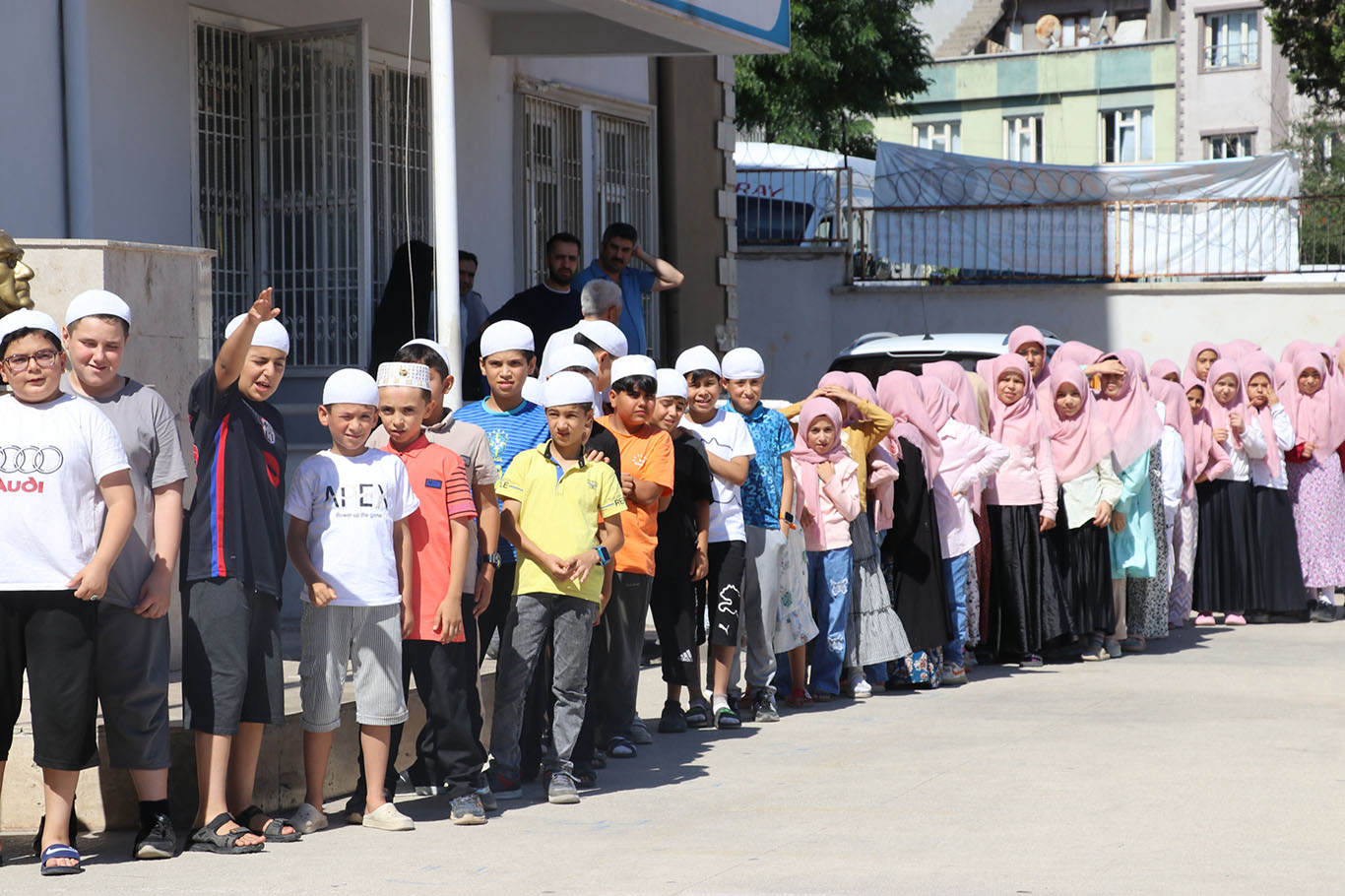 Gaziantep Yetimler Vakfı'ndan Kur'an kursu öğrencilerine dondurma ikramı