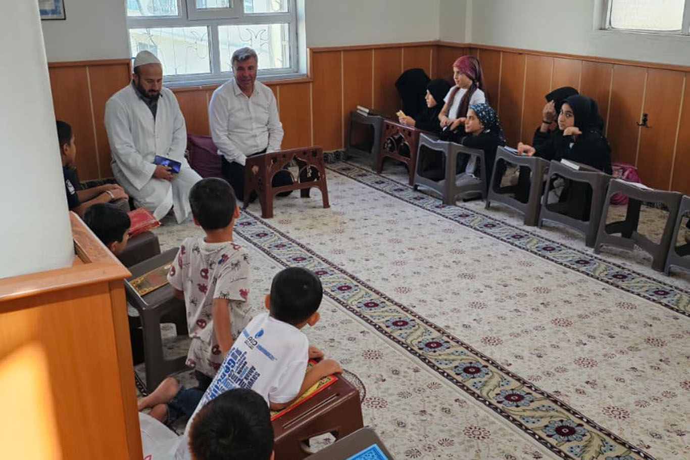 Belediye Başkanı Özhan, çocuklara eğitimin ve okumanın önemini anlattı