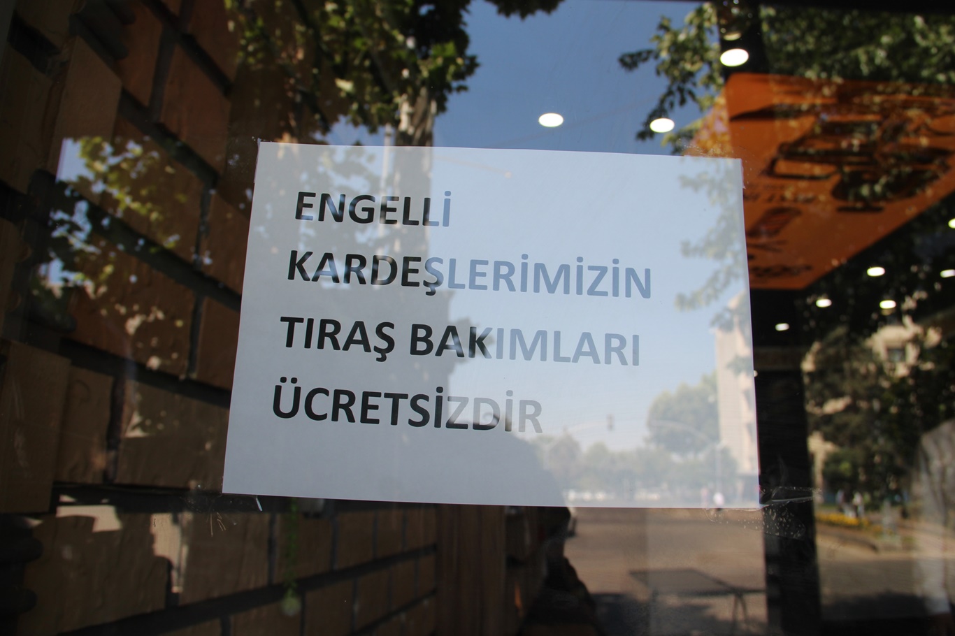 Kuaförden örnek uygulama: Engelli bireylere ücretsiz bakım hizmeti