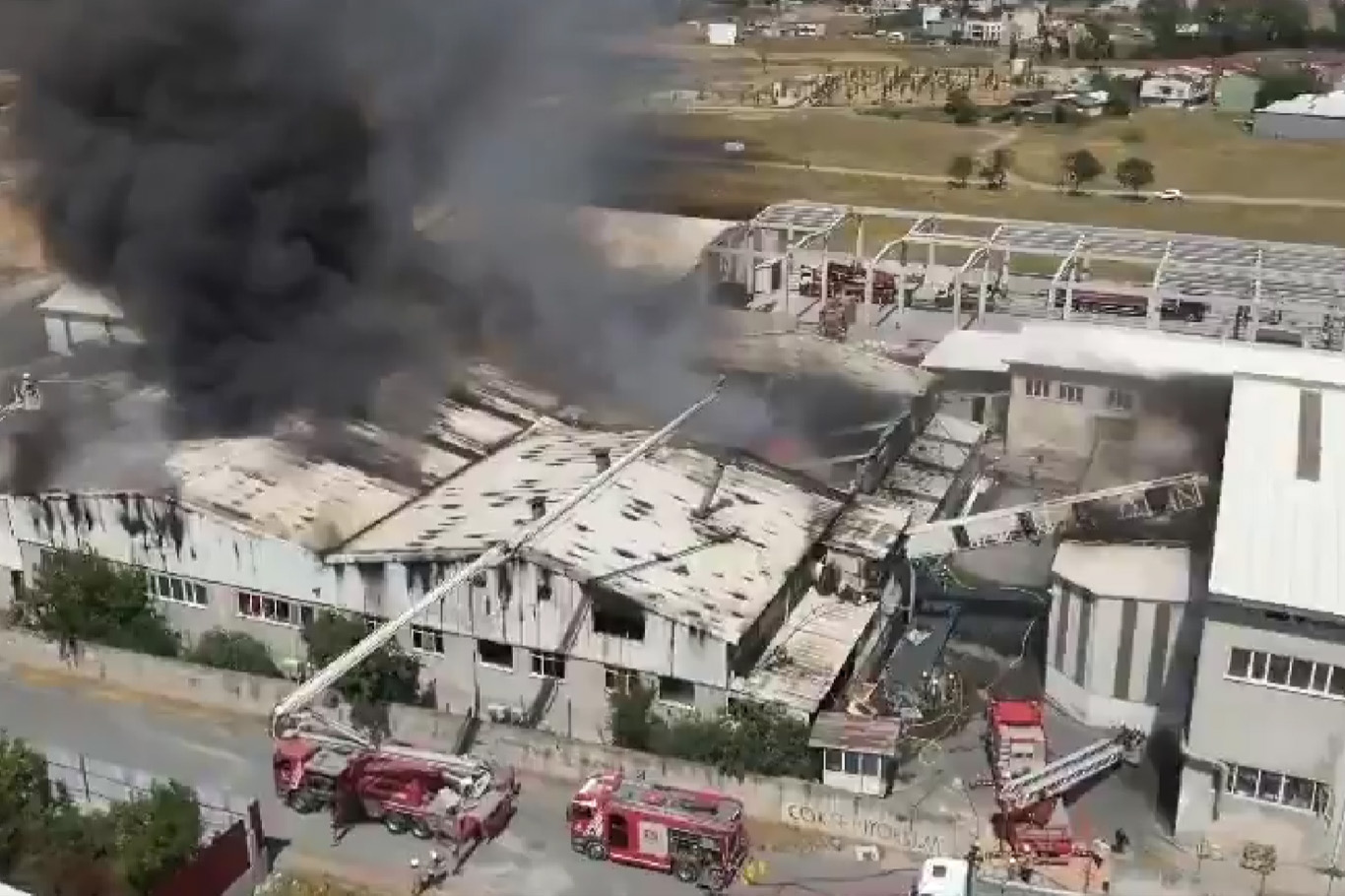 Fire breaks out at plastic and sponge factory in Istanbul