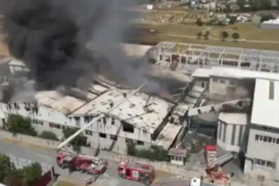Fire breaks out at plastic and sponge factory in Istanbul