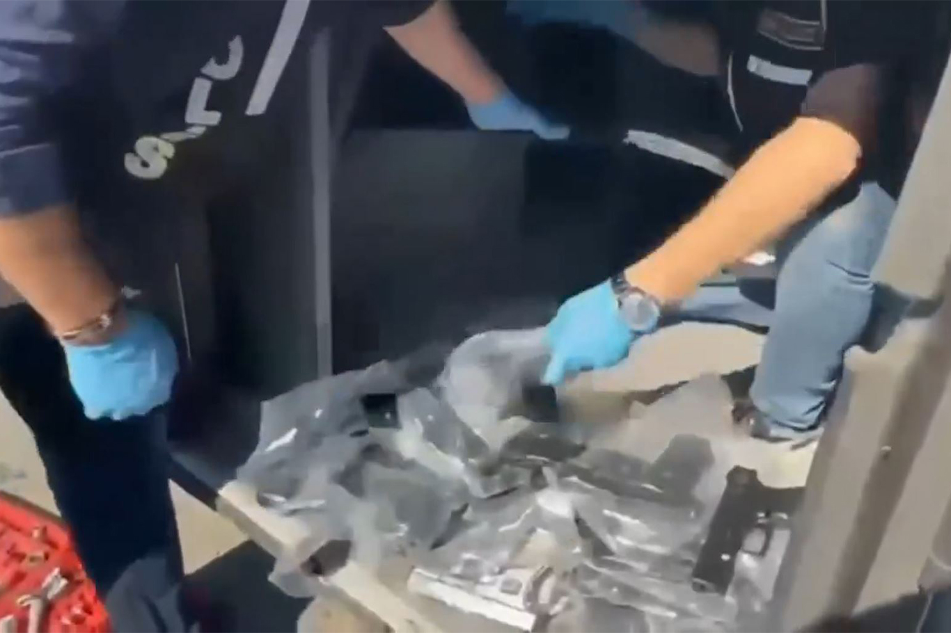 İstanbul'da yolcu otobüsünde 120 ruhsatsız tabanca ele geçirildi: 4 tutuklama